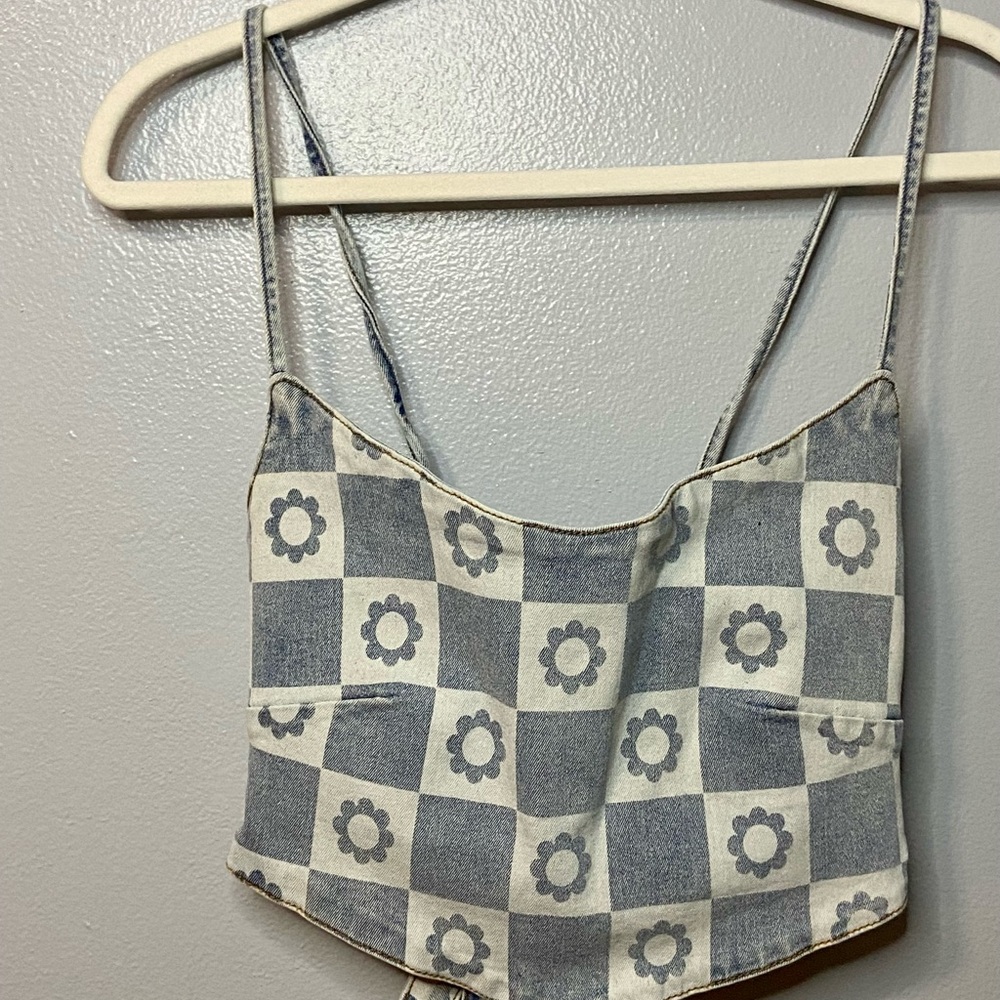 Chic Floral Checkered Crop Top‎ in Blue and White